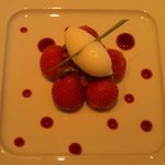 エディション・コウジ シモムラ - クリスティーヌ苺の再構築タルト