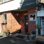 Book Cafe Godou - お店の前