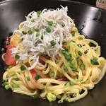 ヒラタパスタ - 鶏ハムといろいろキノコのサラダ