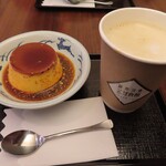カフェ三笠 - プリンとカフェオレのＭサイズ