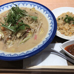 好好炒飯 - ピリ辛肉味噌ちゃんぽん炒飯セット　1170円
            麺大盛110円