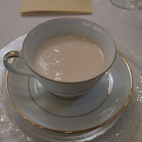 ラ・グランターブル ドゥ キタムラ - 白桃の冷静ﾎﾟﾀｰｼﾞｭと蟹身を忍ばせたｺﾝｿﾒｼﾞｭﾚ