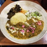 SPICY CURRY 魯珈 - 春の薫り。桜と菜の花と鰈のサグフィッシュキーマカレー