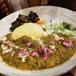 SPICY CURRY 魯珈 - 春の薫り。桜と菜の花と鰈のサグフィッシュキーマカレー