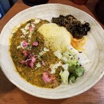 SPICY CURRY 魯珈 - 春の薫り。桜と菜の花と鰈のサグフィッシュキーマカレー