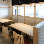 Hanasaku Kuranosuke Hanare - ◆テーブル席◆ 外からの光あふれる席と店内の雰囲気をたっぷり味わえる席をご用意しております。