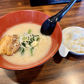 豚骨ラーメン 華香_0