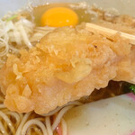 Komoro Soba Okachimachiten - かなり分厚いイカ天、甲イカ系ですね。