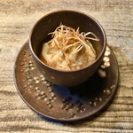 長谷川 稔 - 茶碗蒸し 松葉蟹：高坂鶏の出汁と埼玉深谷の玉子 愛媛県祖父江の銀杏で仕立てた茶碗蒸し、兵庫県浜坂漁港の松葉の身と味噌を添えて