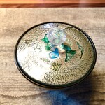 長谷川 稔 - 真鯛の出汁：神経締めした真鯛を昆布締めにした出汁 蕪を中に