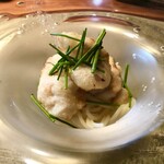 長谷川 稔 - 白子のパスタ：白だしを含ませた白子のベニエ、神経締めされた鱧の出汁と柚子胡椒を合わせたソースと絡めてパスタに