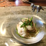 長谷川 稔 - 白子のパスタ：白だしを含ませた白子のベニエ、神経締めされた鱧の出汁と柚子胡椒を合わせたソースと絡めてパスタに