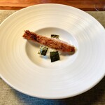 長谷川 稔 - リゾット 金目鯛：蒸しと皮目焼きと炭火仕上げの3行程の火入れをした金目鯛 蛤の出汁と実山椒を入れて炊き上げるリゾット