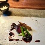 長谷川 稔 - チンジャオロース：石垣島きたうちプレミアムビーフのヒレ 鹿児島産の筍の鰹出汁炊き上げ、自家製のオイスターソースにピーマンを加えたソースに黒七味を添えて