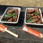 野さか - 左豚みそ弁当並盛1000円　右豚みそ弁当大盛1200円