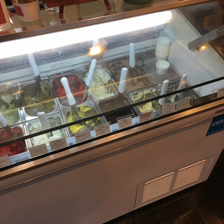 パスティッチェリア・ジェラテリア・ミカ・マーレ_1