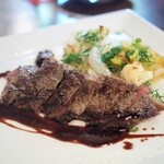 リュクスバーガーズ&サニーズテーブル - "ニュージーランド産サーロインのビーフステーキ"