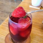 カフェ ソラ - ごろごろ果実ストロベリー、凍った苺まるごと5つ入り
