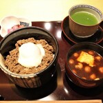 銀座 杉もと - 仙台牛のそぼろ丼 温玉のせ