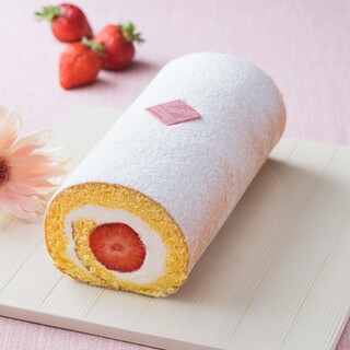 季節に合わせたスイーツを多彩にご用意。手土産用の焼き菓子も