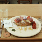 ル コションドール - 苺のメープルサンド ¥600