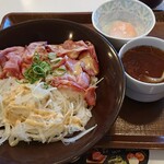 すき家 - NYポーク丼(オニオンスープ、おんたまセット)。