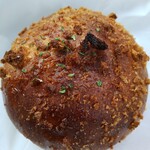 メゾン ムラタ - 浜山食品さんのおからを使ったキーマカレーが入ってる。そんなに辛くなく、焼きカレーパンなので罪悪感なく食べれて安心～ ♡  
      そして美味しい～♡