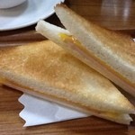 カリーナ - ハムトーストを焼きサンドで