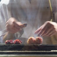 晩鶏 - マジシャンのように、繊細に焼き上げる焼き手の方