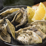 Oyster Bar MABUI - 殻付牡蠣のフライパン焼き