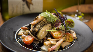 Oyster Bar MABUI 廣島驛前店 - 蒜香奶油煎牡蠣