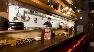 Oyster Bar MABUI 廣島驛前店 - 吧台