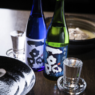 We offer around 40 types of famous sake from all over the country, from Hokkaido in the north to Kyushu in the south.