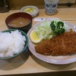 ロースかつ定食＠1,300円。