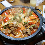 釜山 - サイコロステーキのチゲ鍋