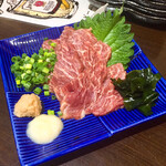 三酉屋 - 馬刺し748円