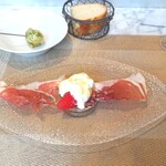 La Brianza - イベリコベジョータと水牛モッツァレラ、苺添えて。イベリコジョーダコクあるおいしさ。ミルキーな水牛モッツァレラと合います。イベリコベジョータはとても希少なのだそういただけて幸せ。苺のフルーティさが贅沢☆