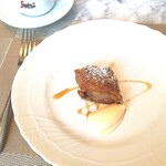 La Brianza - ストゥロイゼル、シナモンアイスクリーム添えて。シナモンアイスクリームもぜひご一緒にというおすすめで一緒にいただくとさらに美味☆　控えめの甘さが素材のおいしさを引き立てて生かし、さすがおいしいわ～。いただけて幸せ