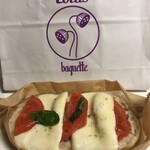 ロータスバゲット - 【トマトとモッツァレラチーズのタルティーヌ】