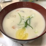 がばちょ - カツ丼・味噌汁付（530円）の味噌汁の代わりに粕汁♡