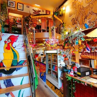 入り口からタイの空間を表現！