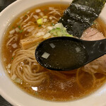 サッポロ ラーメン ハチ - あっさり醤油スープ