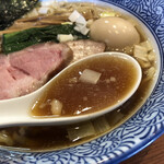 麺処ほん田 - 醤油と煮干しの余韻が良いスープ