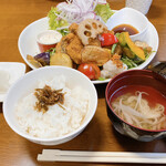 喜良久 - ご飯、お吸い物、香の物が付きます。