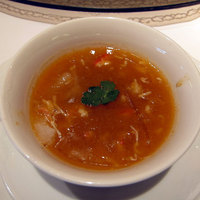 故宮 - 蟹卵ときぬがさ茸入りふかひれスープ