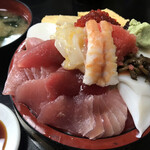 寿司富 - ちらし（すりきり盛）