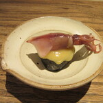 Shiote - お通しの「ホタルイカと蕎麦ずしの辛子酢味噌」