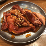 焼肉大衆酒場 真 肉焼屋 - 