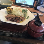 大戸屋 - 写真だと貧相に写ってるけどボリュームありました。