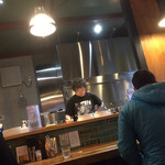 ラーメン フリーバーズ - 調理中の店主。